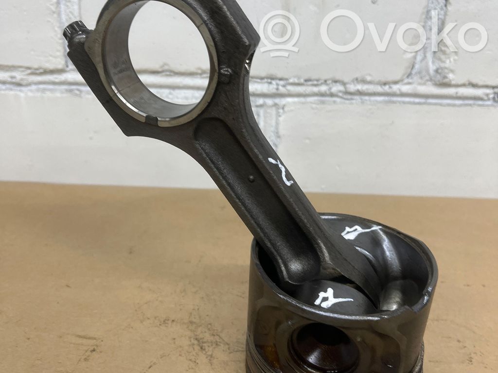 Piston with connecting rod   84L107,F071,849107,AF1744