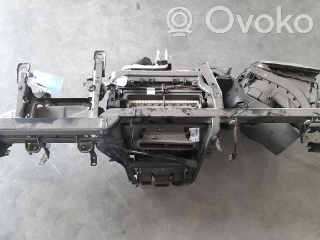 Audi A4 S4 B8 8K Sisälämmityksen ilmastoinnin korin kotelo 
