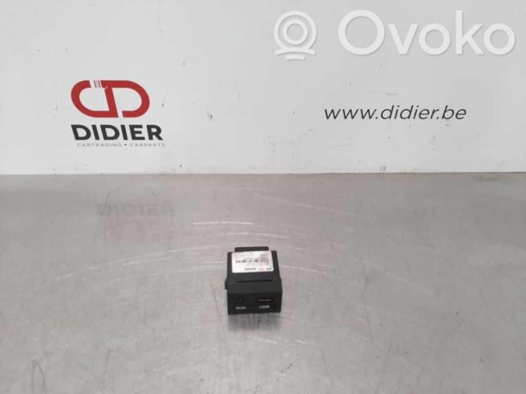 Enchufe conector USB   96120B9000