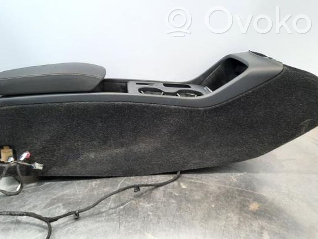 Volvo XC40 Center console 