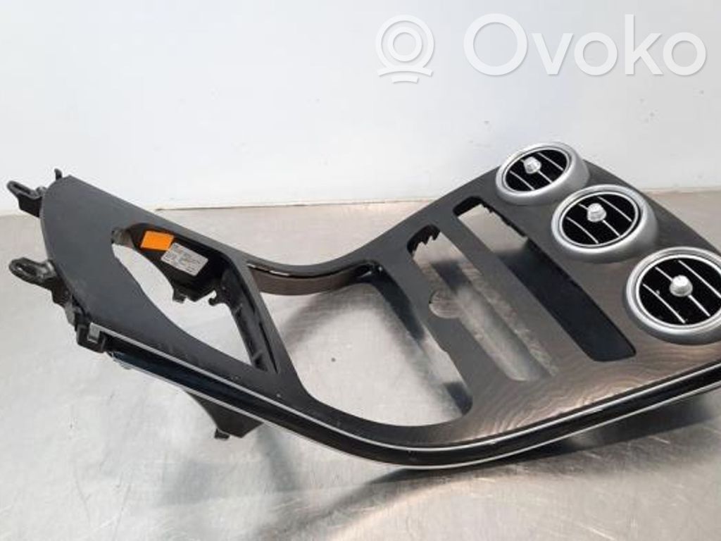 Mercedes-Benz C W205 Verkleidung Radio / Navigation
