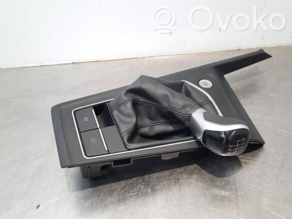 Volkswagen Golf VIII Center console 