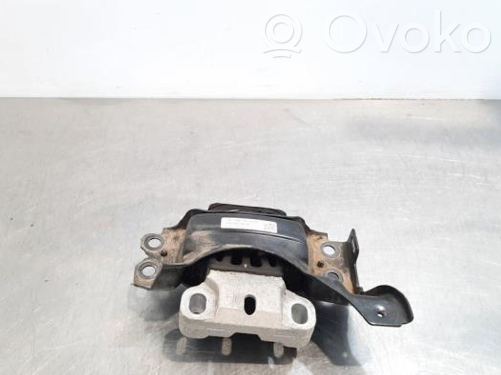 Volkswagen Polo VI Engine mount bracket 