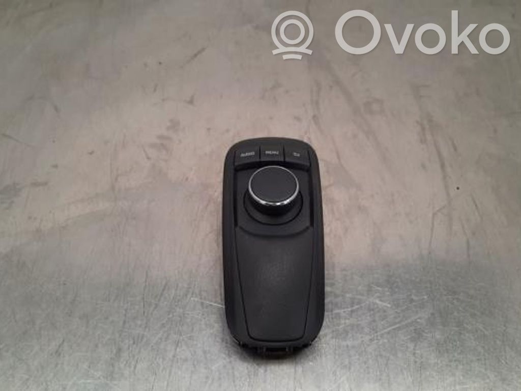 Lexus CT 200H Radio/CD/DVD/GPS head unit 