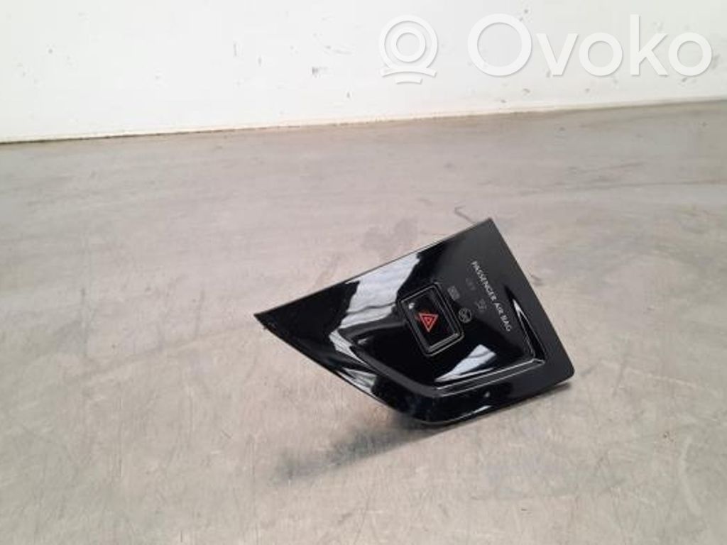 Volkswagen Polo VI Interrupteur feux de détresse 