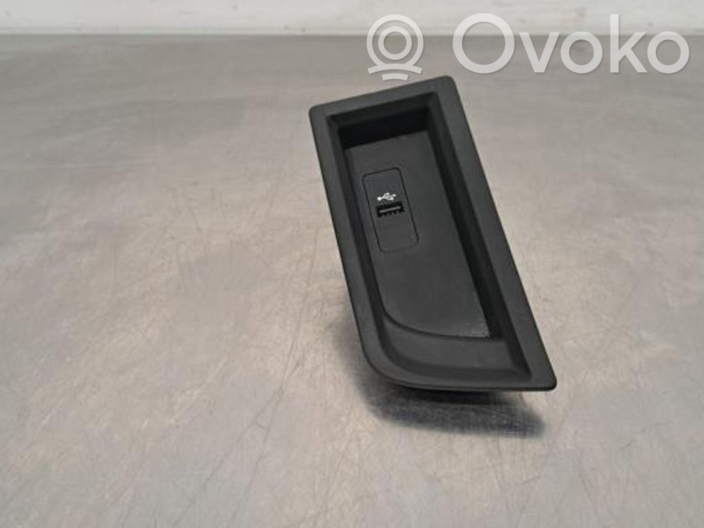 Priză USB   51169207358,51169207358
