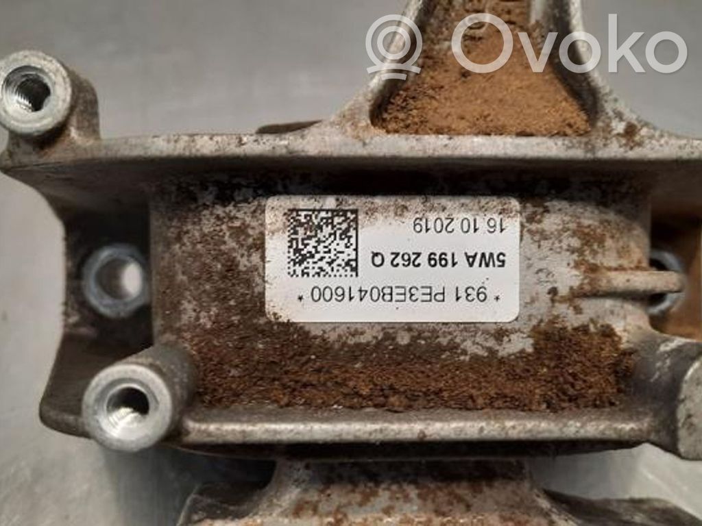 Volkswagen Tiguan Engine mount bracket 