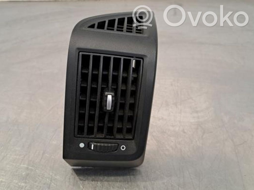 Rejilla de ventilación central del panel