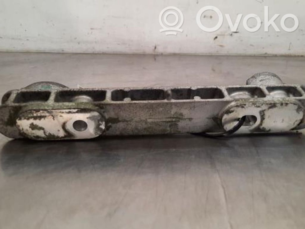 Volvo XC40 Engine mount bracket 