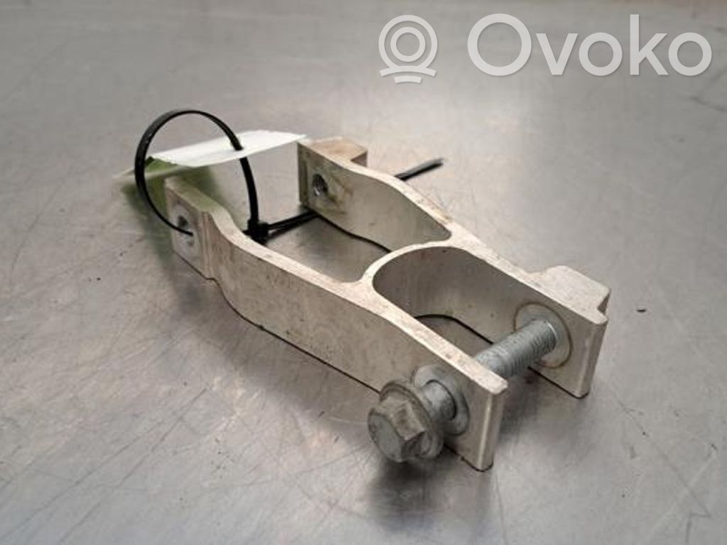 Volvo XC40 Gearbox mounting bracket 