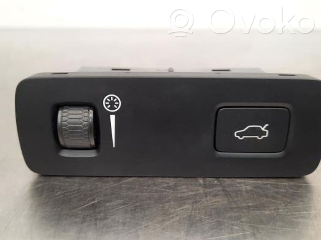Tailgate/trunk/boot open switch   31443873,31443873