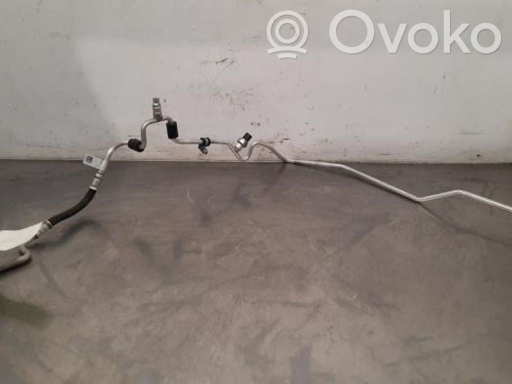 BMW 1 F40 Ilmastointilaitteen putki (A/C) 