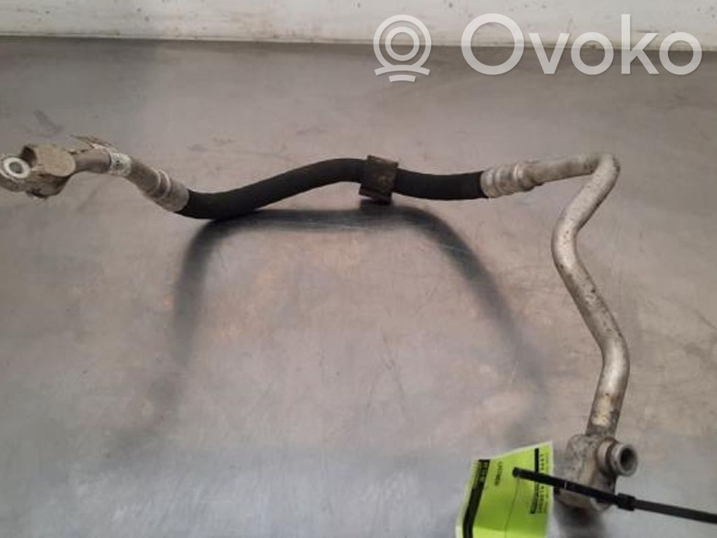 Ilmastointilaitteen putki (A/C)   8R0260701AK,8R0260701AK