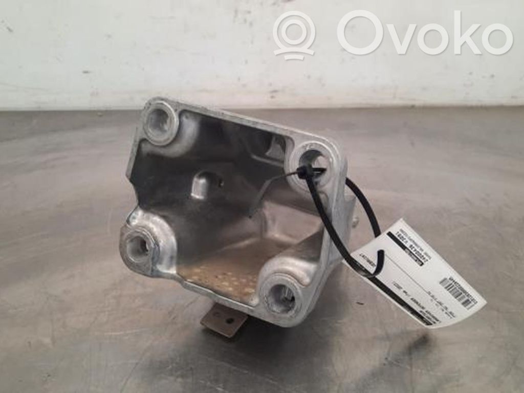 Land Rover Defender Engine mount bracket 