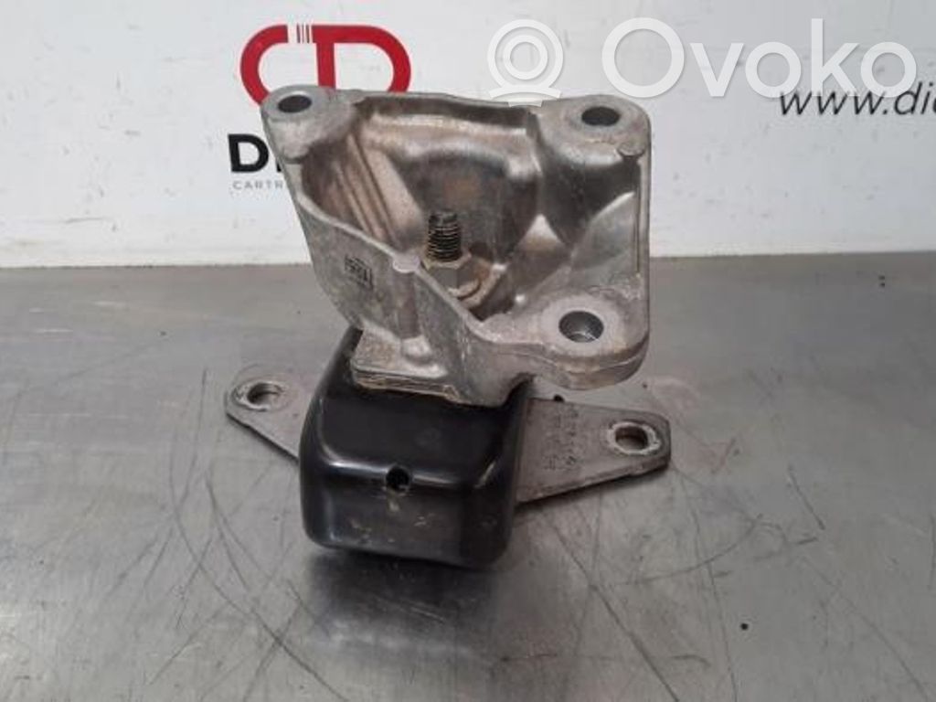 Volkswagen Amarok Engine mount bracket 