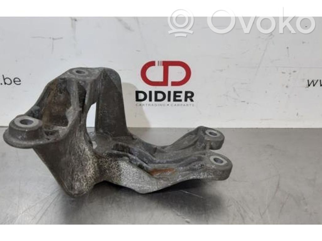 Volkswagen Amarok Gearbox mounting bracket 