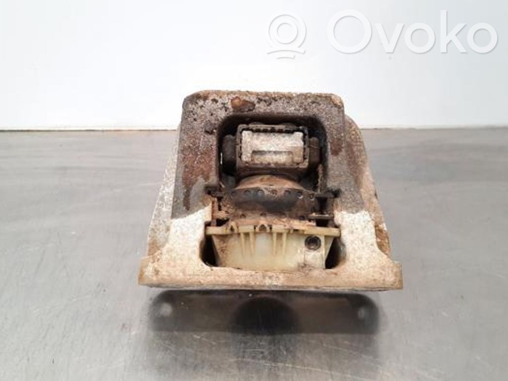 Engine mount bracket   GK216F012CC,2009954,2009954