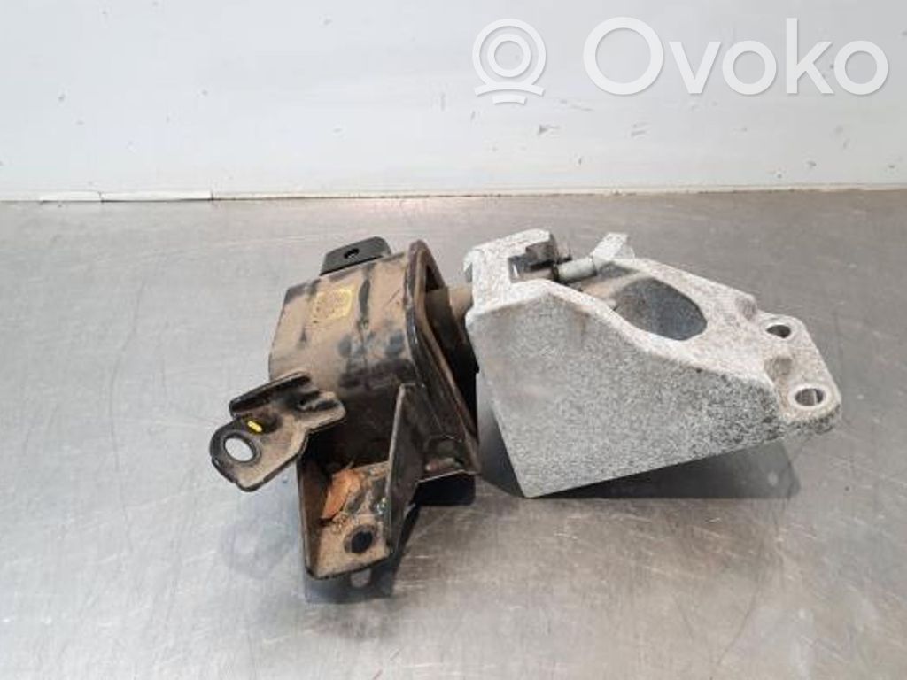 KIA Rio Gearbox mounting bracket 