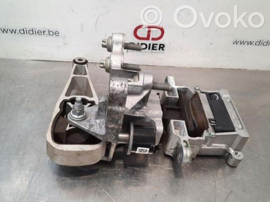 Land Rover Evoque I Engine mount bracket 