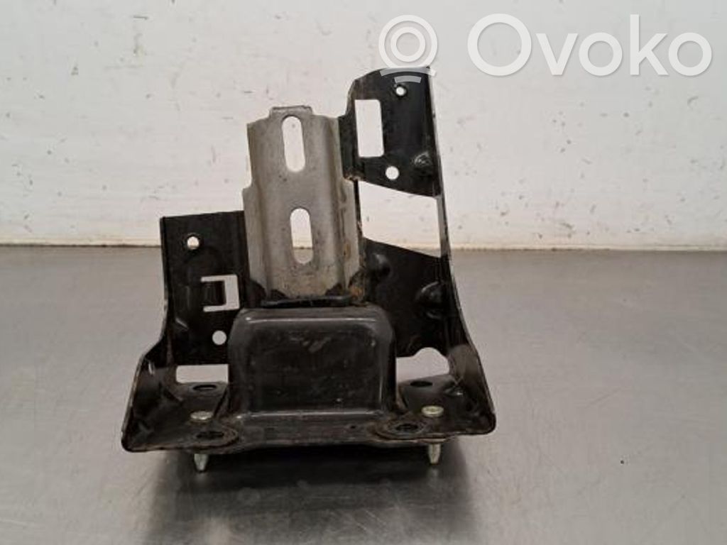 Engine mount bracket   1813L2,1813L2
