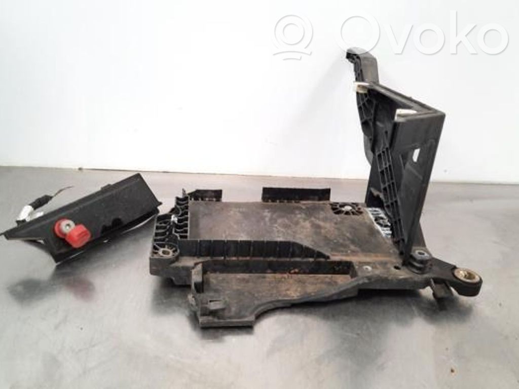 BMW 2 F46 Vassoio scatola della batteria 