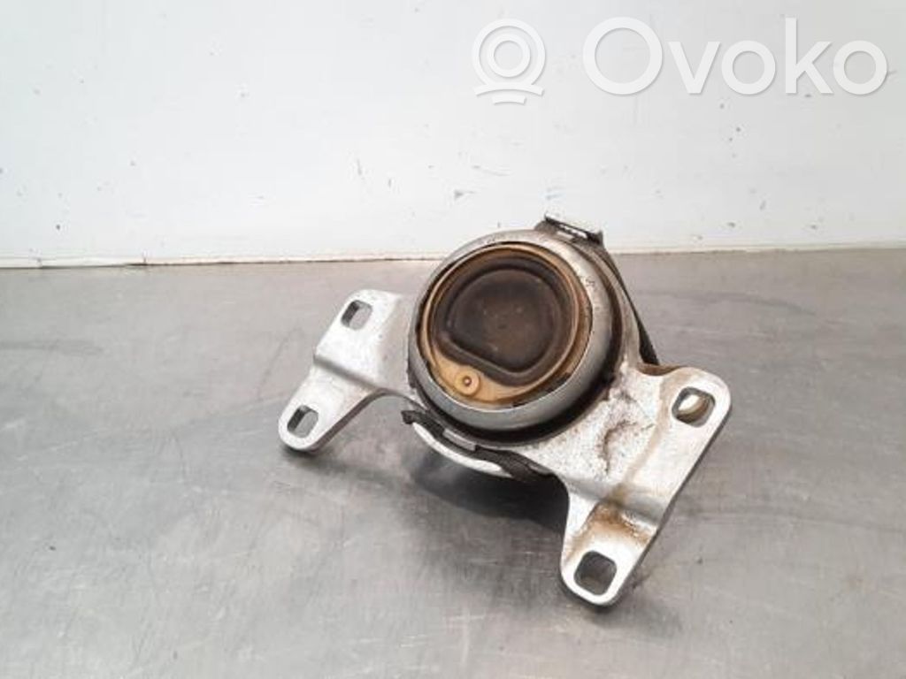 Volvo V40 Engine mount bracket 