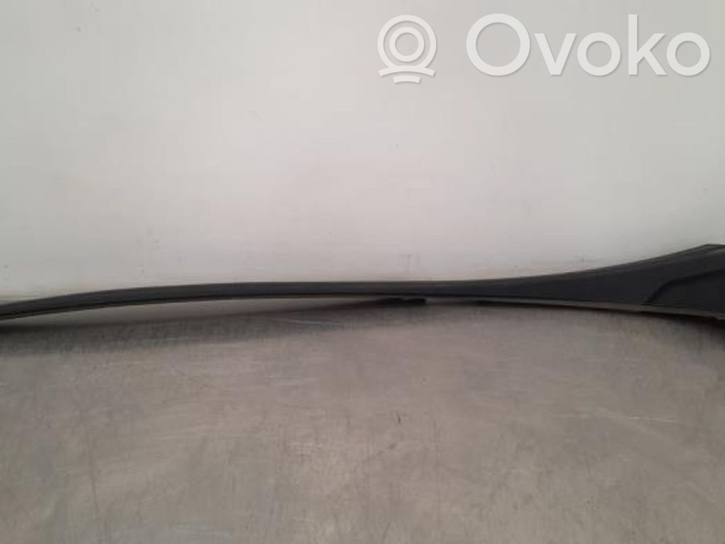 Windshield trim   93867906,93867906