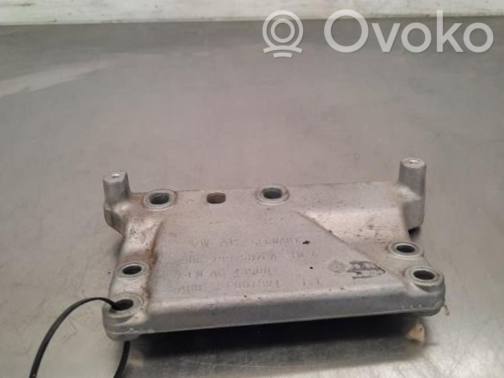 Volkswagen Golf VII Engine mount bracket