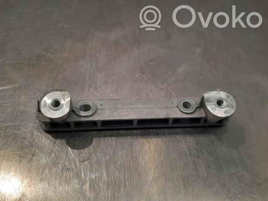 Volvo XC40 Engine mount bracket 