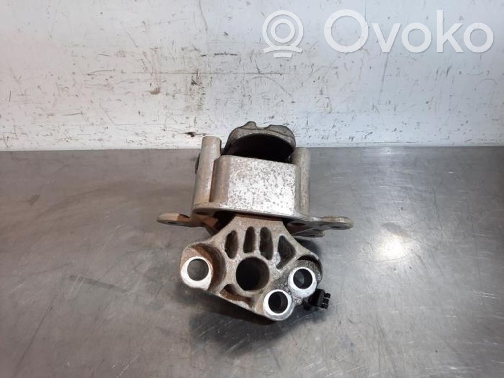 Engine mount bracket   K8D27M121AE,K8D27M121AE