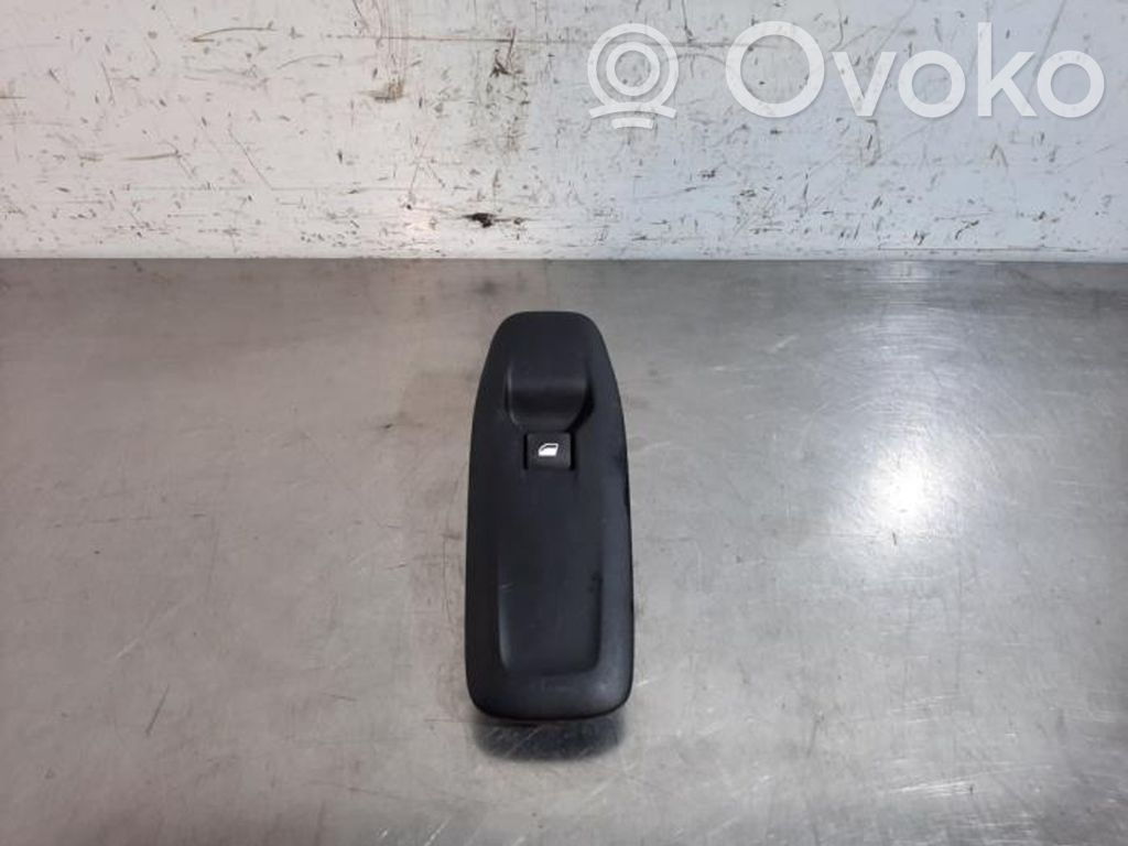 Peugeot 208 I Interruttore di controllo dell’alzacristalli elettrico