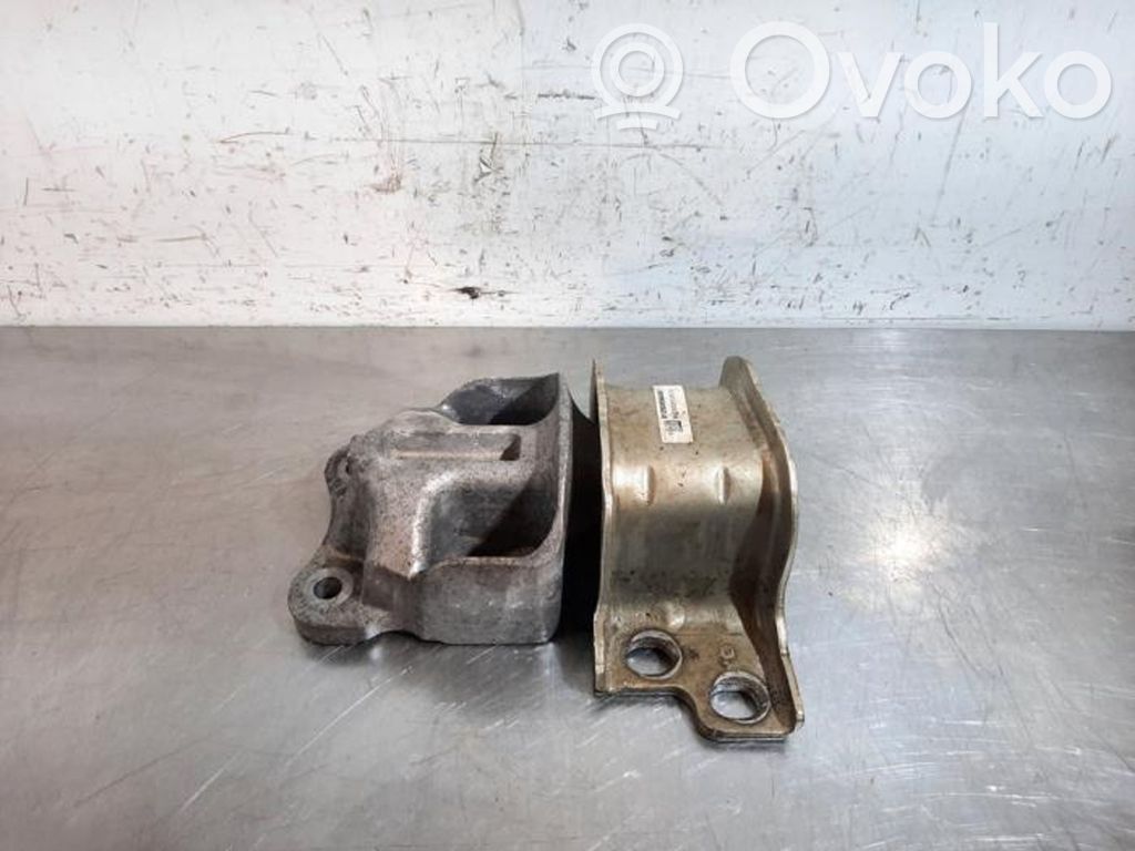 Engine mount bracket   1393896080,1393896080,1380043080,1613973680,1637130880