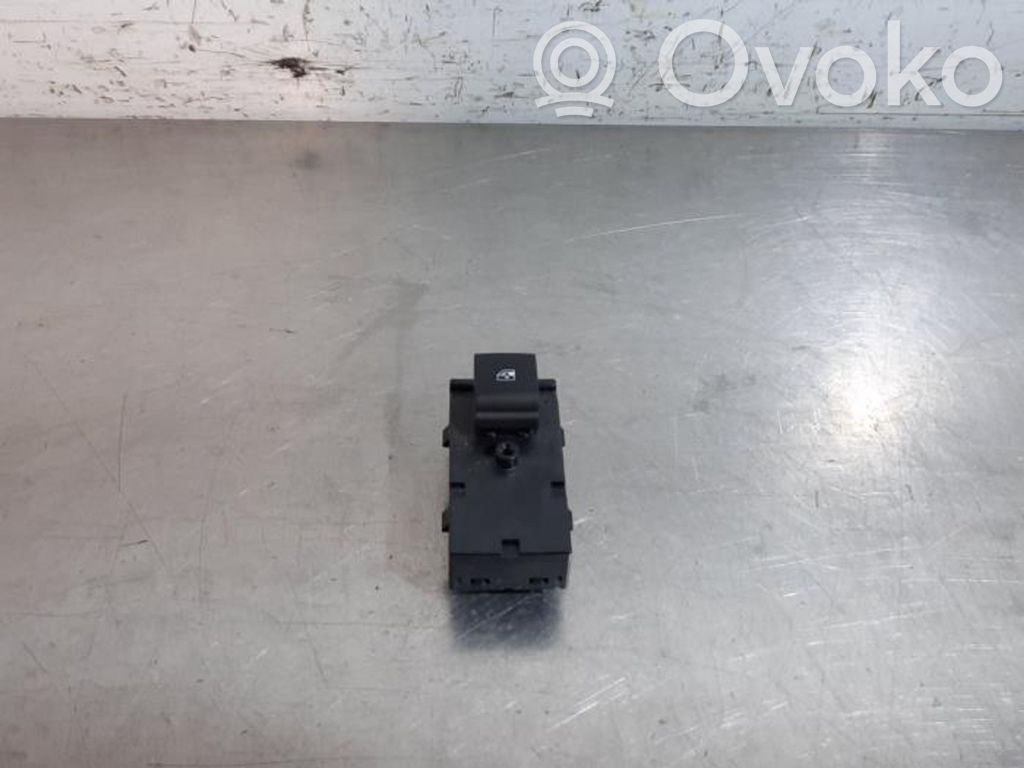 Opel Astra K Przyciski szyb 