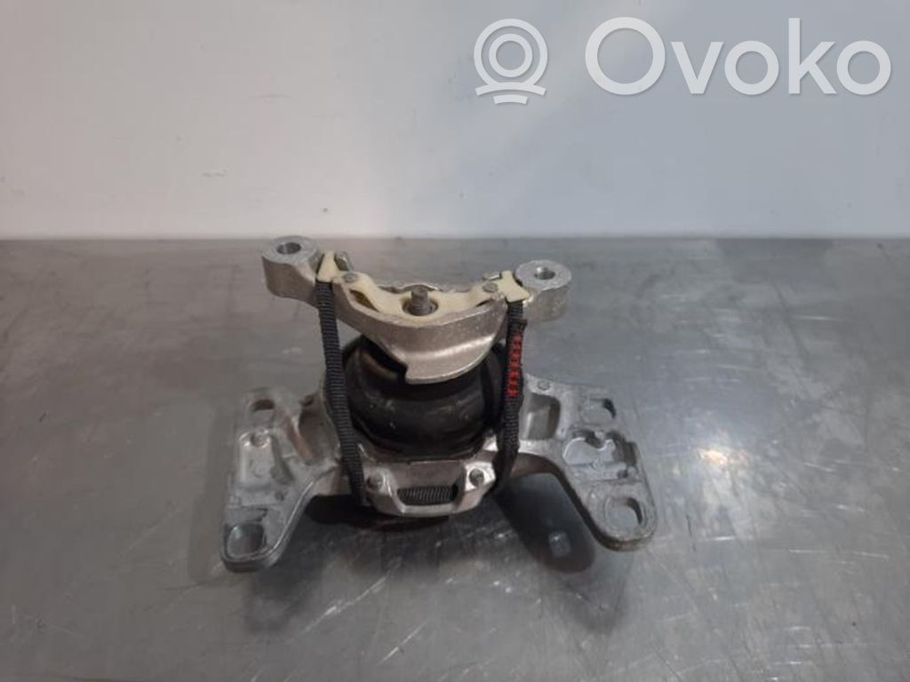 Volvo V40 Engine mount bracket 