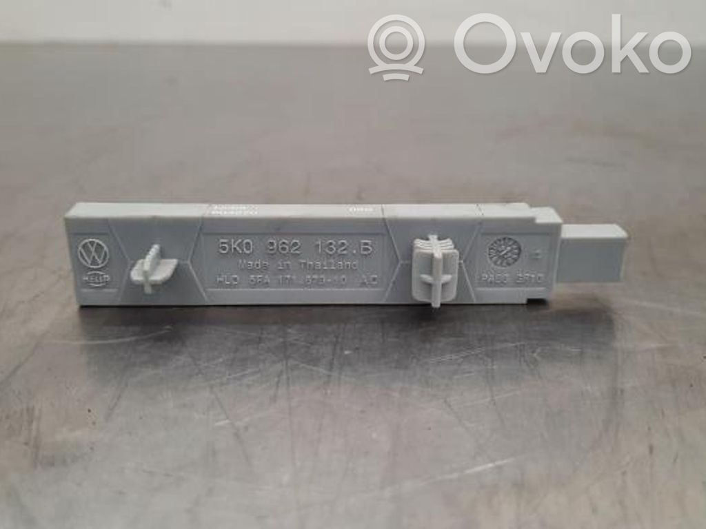 Audi Q3 F3 Antenă sistem fără cheie 