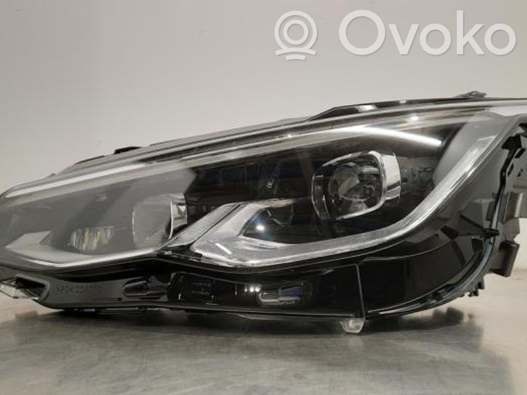Volkswagen Golf VIII Lampa przednia 
