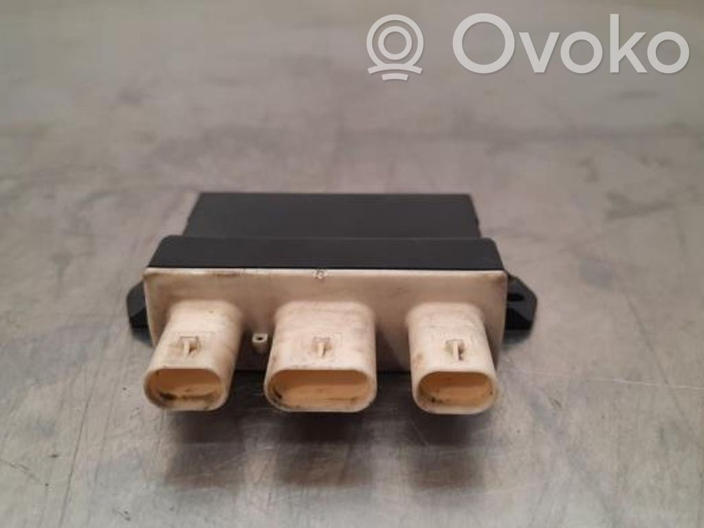Mercedes-Benz CLA C117 X117 W117 Unitate control antenă