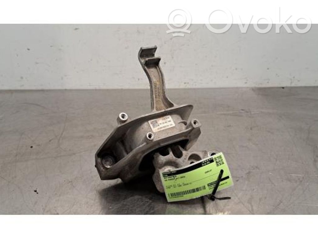 Volkswagen PASSAT B8 Engine mount bracket 