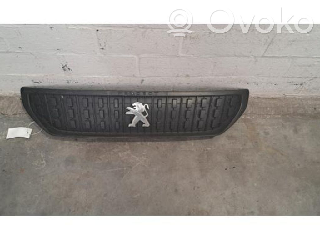 Peugeot Expert Front bumper upper radiator grill 