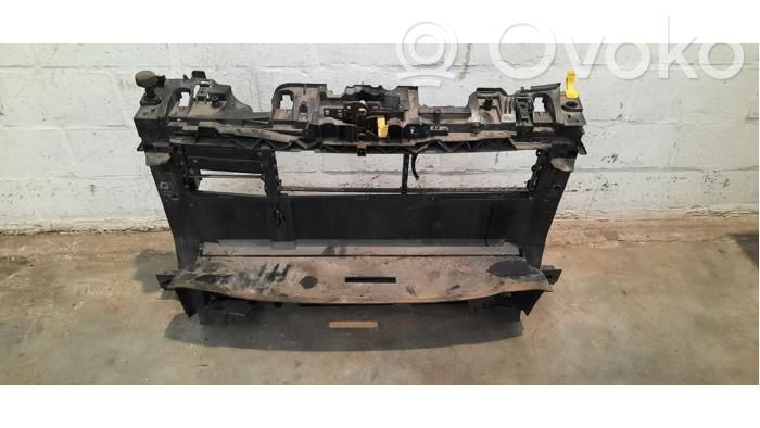 Ford Fiesta Pas przedni 