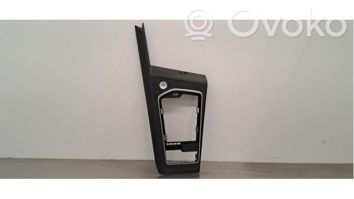 Volkswagen Golf VIII Center console 