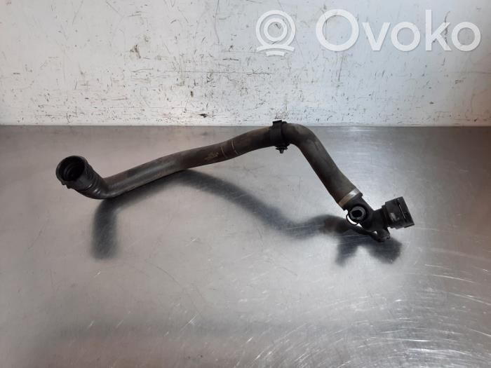 Audi A4 S4 B9 8W Tuyau de liquide de refroidissement moteur 