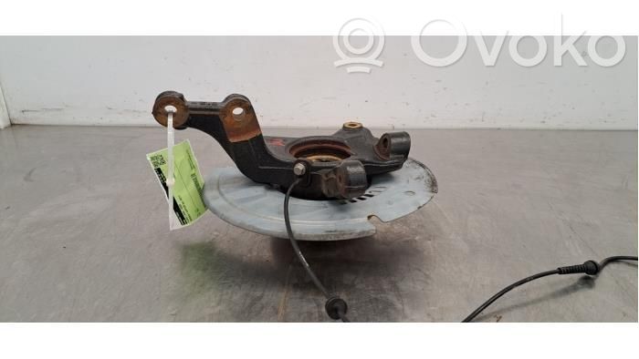 Front wheel hub spindle knuckle