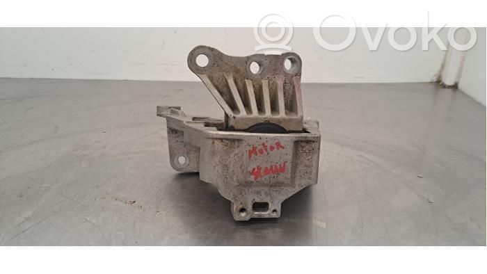Jeep Compass Engine mount bracket 