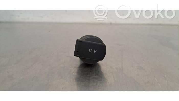 Prise 12 V avant