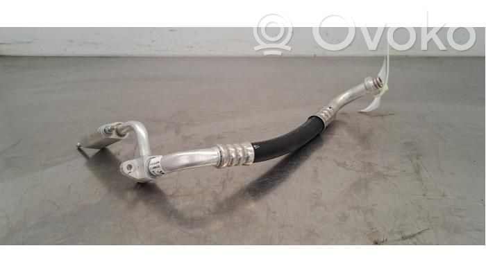 Ilmastointilaitteen putki (A/C)   T818941,T818941