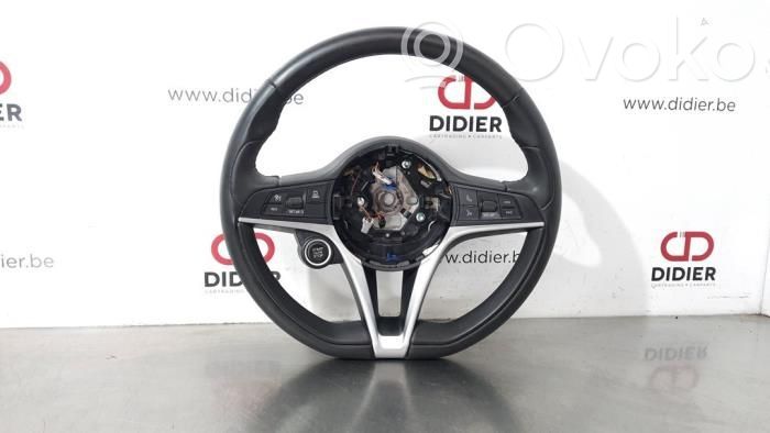 Alfa Romeo Giulia Steering wheel 