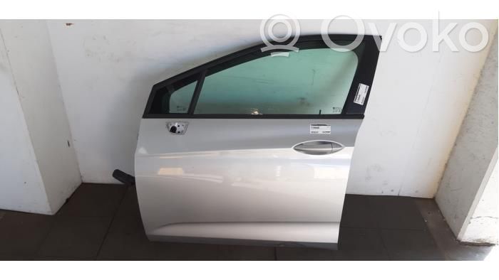 Puerta delantera   39028989,39028989,39066397,39086247,39094728,39122799,39160867
