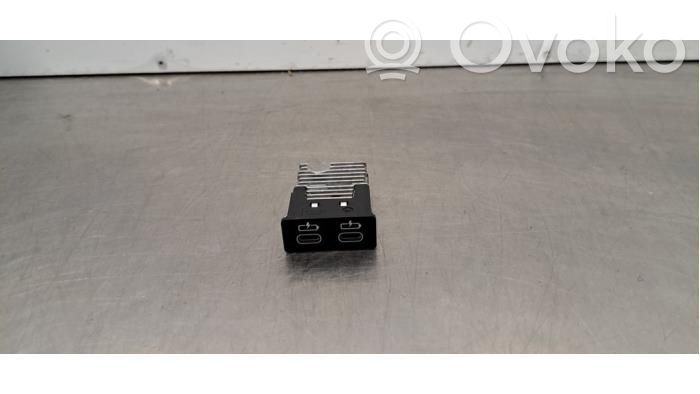 BMW iX1 Gniazdo / Złącze USB 