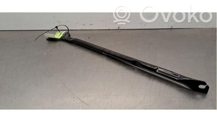 BMW 1 F40 Alte piese compartiment motor 